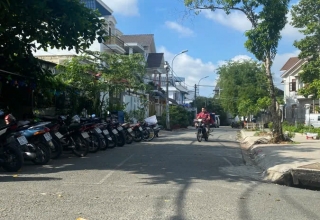 Cần Bán Gấp Nhà Ngay Ngã 3 Linh Trung – Giá Mới 9 Tỷ, Giảm Mạnh 1.5 Tỷ!