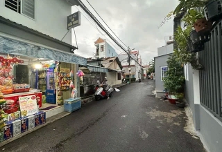 BÁN NHÀ CẤP 4 GẦN MẶT TIỀN LÊ VĂN VIỆT – VỊ TRÍ ĐẮC ĐỊA, GIÁ TỐT!  